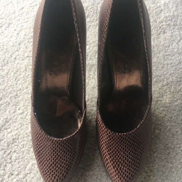 Snakeskin brown heels - Picture 3 of 5